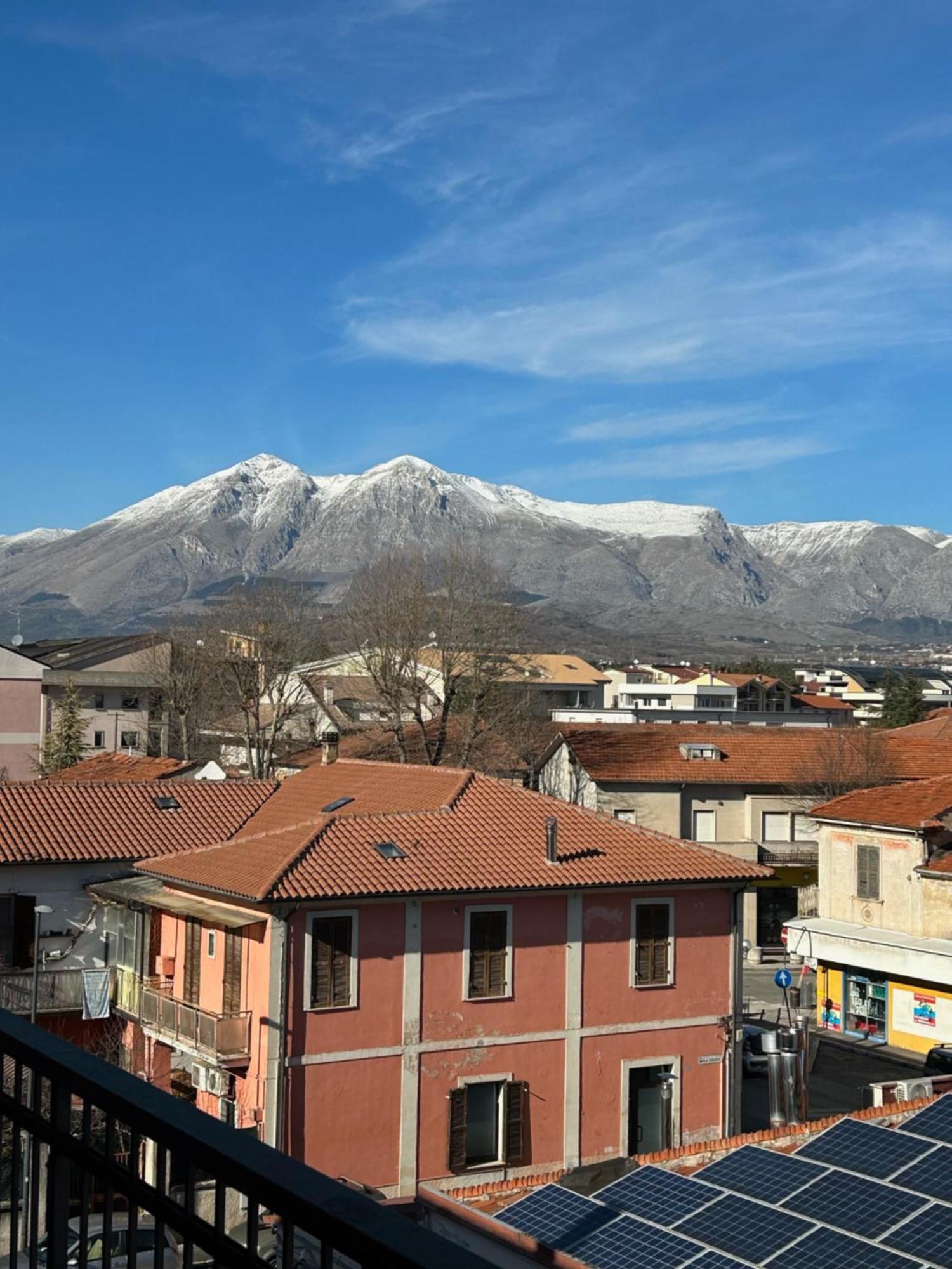 La La Avezzano